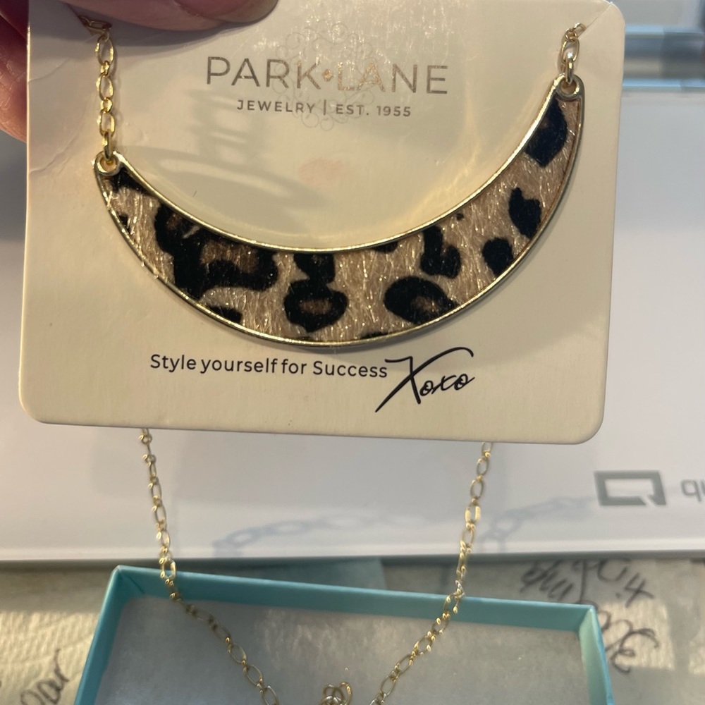 Park Lanes Sassy Fur & Gold Necklace! Brand new! Designer inspired!